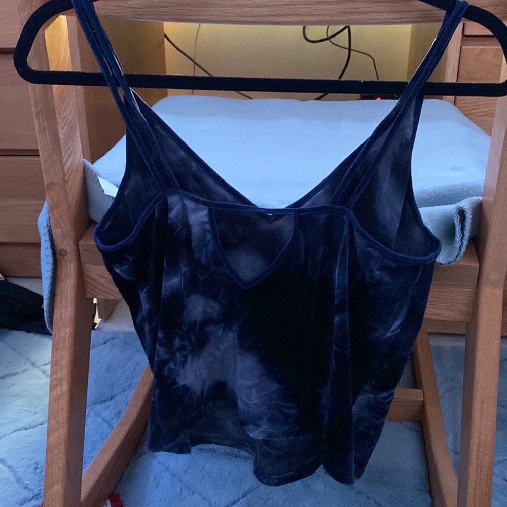 American Eagle size Large tank top. Doesn’t fit me right. Model is size S
